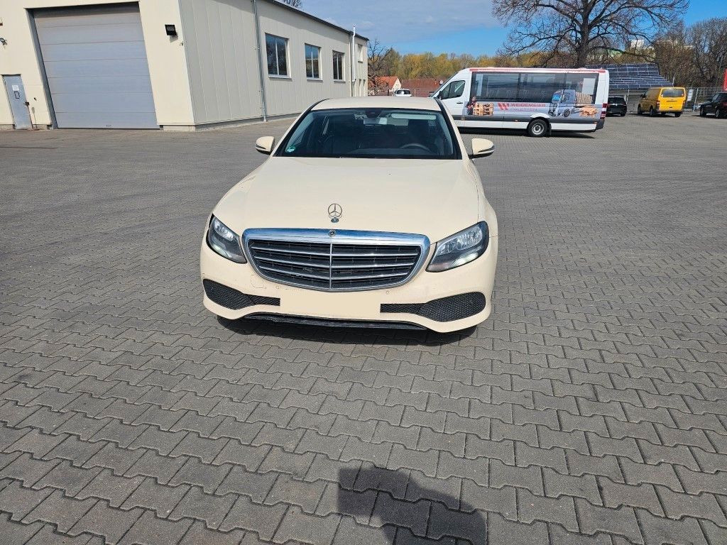 Fahrzeugabbildung Mercedes-Benz E 200