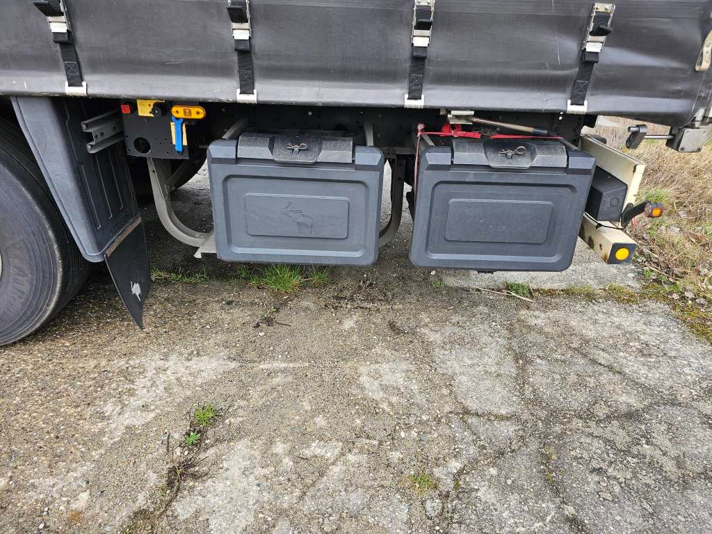 Fahrzeugabbildung Schmitz Cargobull Gardine, 9,00 m Coiler, Chassis feuerverzinkt