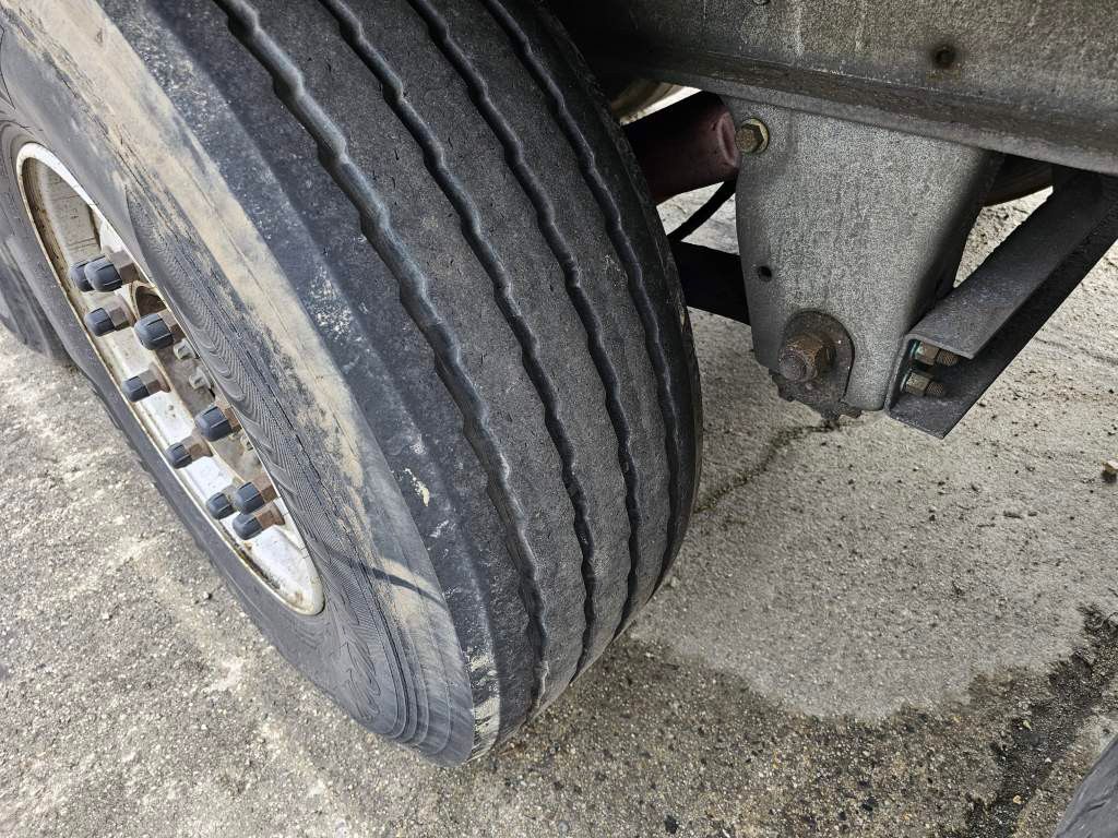 Fahrzeugabbildung Schmitz Cargobull Gardine, 9,00 m Coiler, Chassis feuerverzinkt
