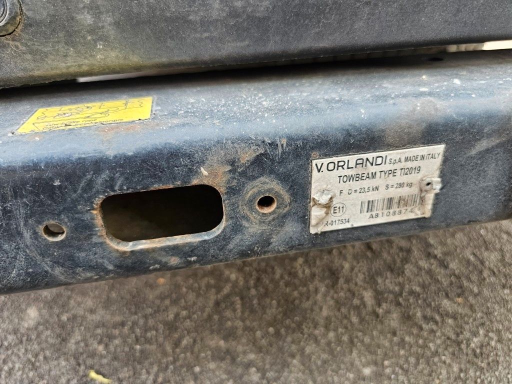 Fahrzeugabbildung Iveco 35S16 A8 V L, mittellang & hoch, kleiner Schaden