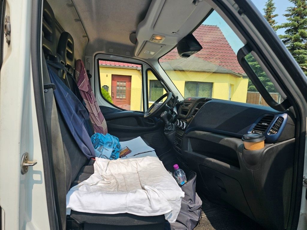 Fahrzeugabbildung Iveco 35S16 A8 V L, mittellang & hoch, kleiner Schaden