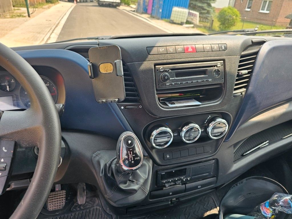 Fahrzeugabbildung Iveco 35S16 A8 V L, mittellang & hoch, kleiner Schaden