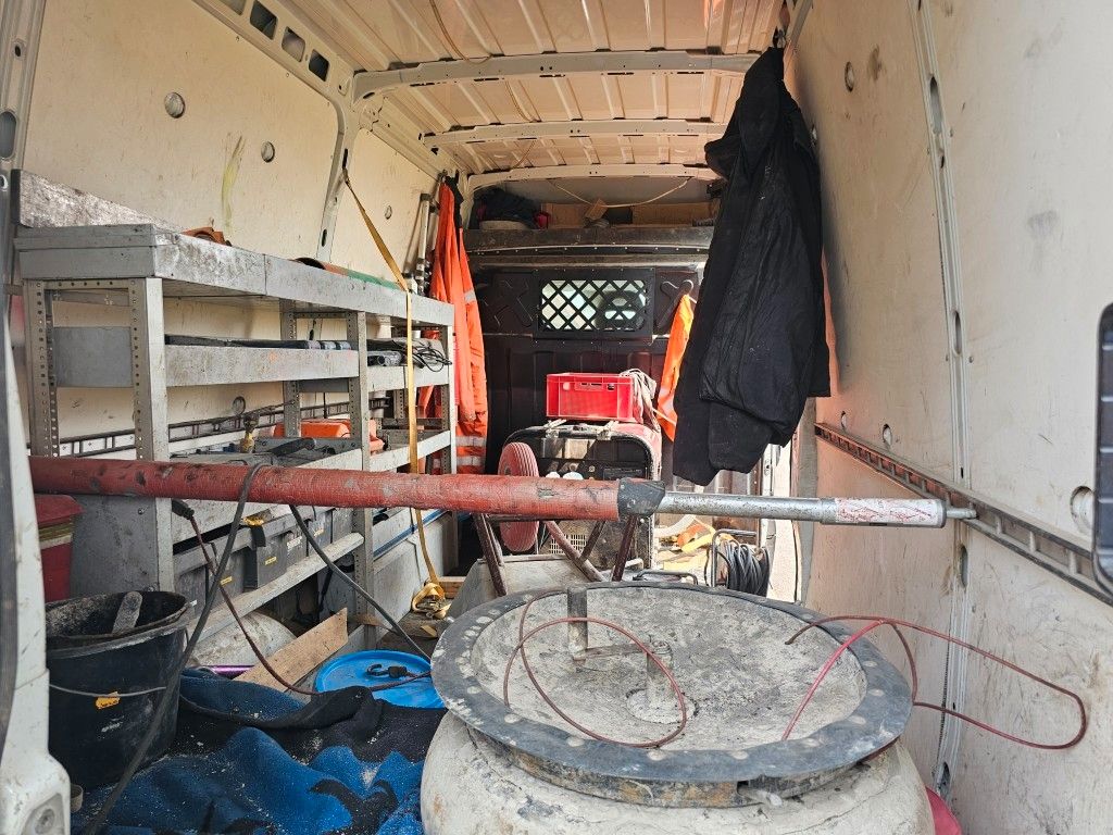 Fahrzeugabbildung Iveco 35S16 A8 V L, mittellang & hoch, kleiner Schaden