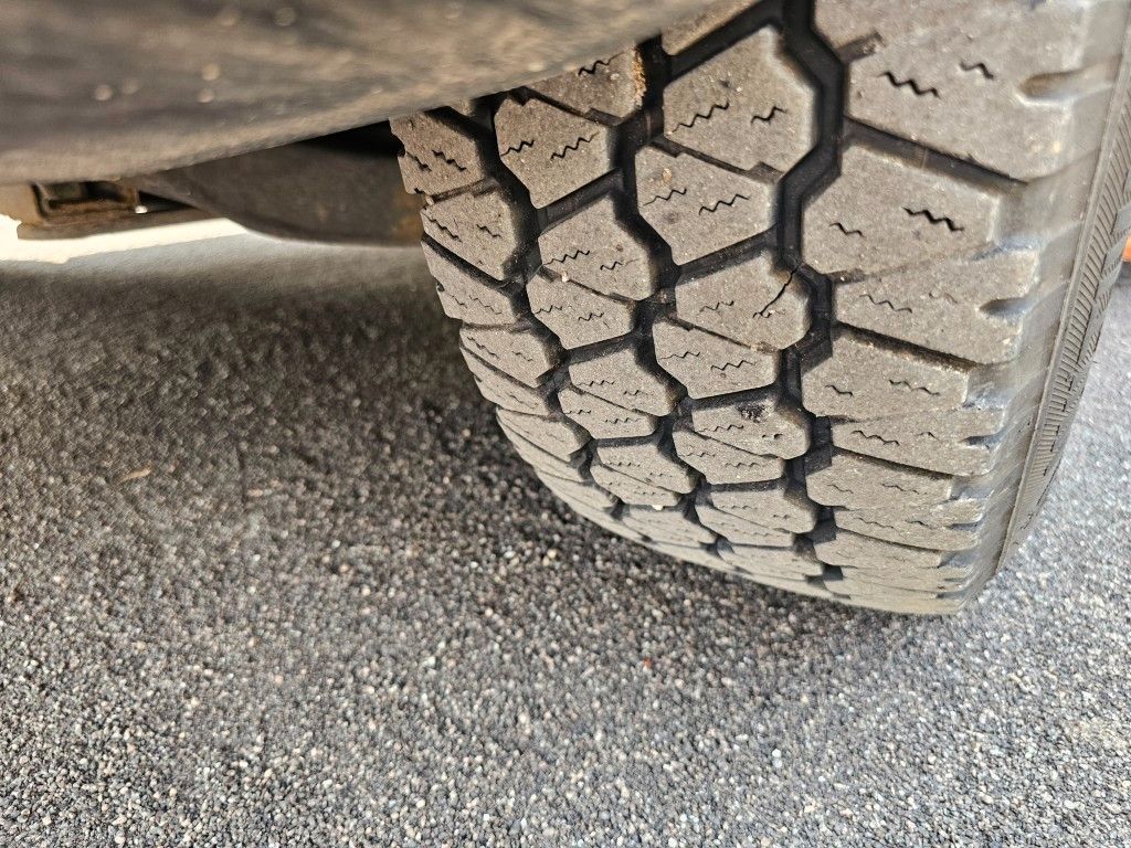 Fahrzeugabbildung Iveco 35S16 A8 V L, mittellang & hoch, kleiner Schaden