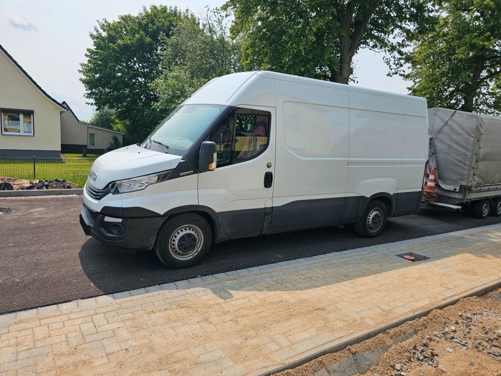 Fahrzeugabbildung Iveco 35S16 A8 V L, mittellang & hoch, kleiner Schaden