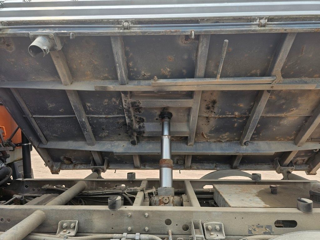 Fahrzeugabbildung Andere Bucher/ Aebi BU 200 4x4 3-Seiten-Kipper
