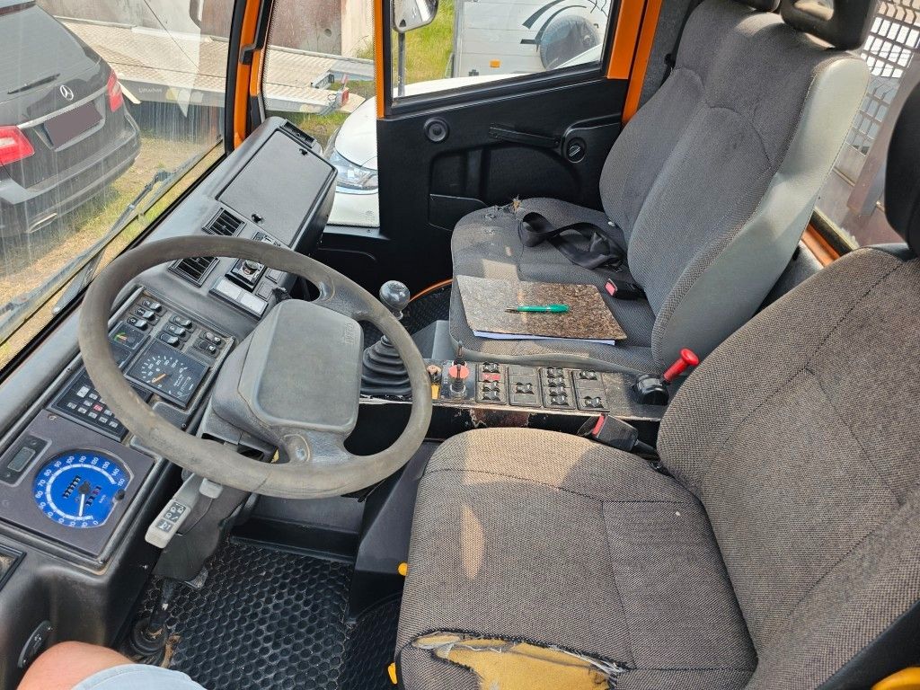 Fahrzeugabbildung Andere Bucher/ Aebi BU 200 4x4 3-Seiten-Kipper