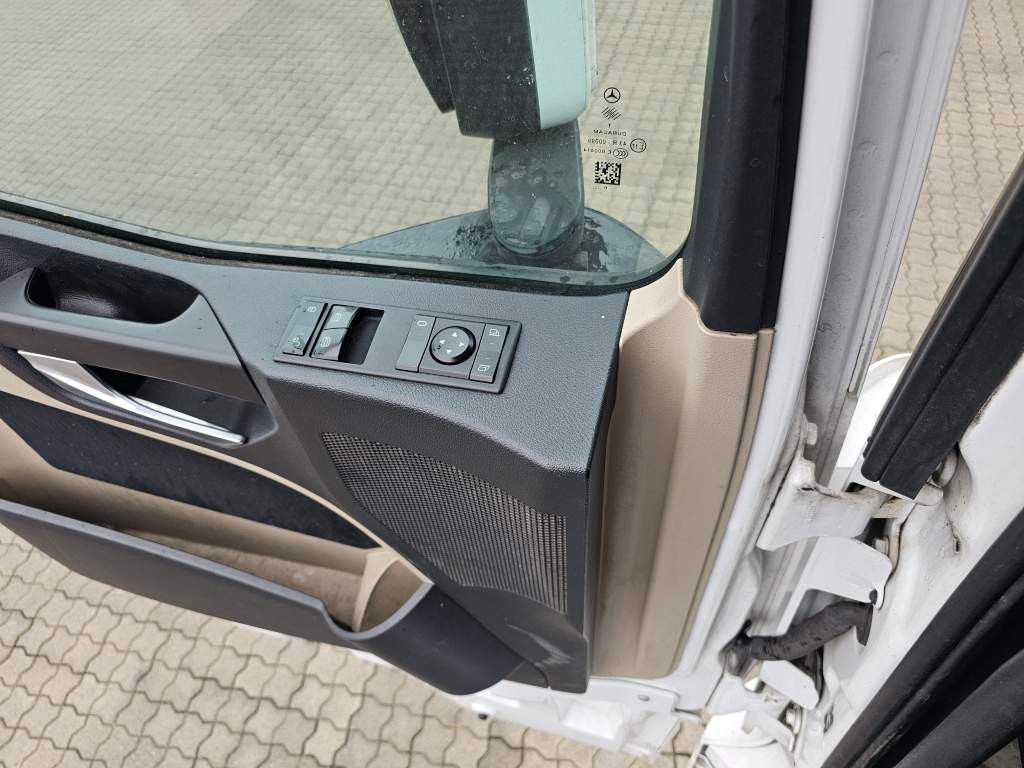 Fahrzeugabbildung Mercedes-Benz 1843 LL mit Hubsattelkupplung + Retarder