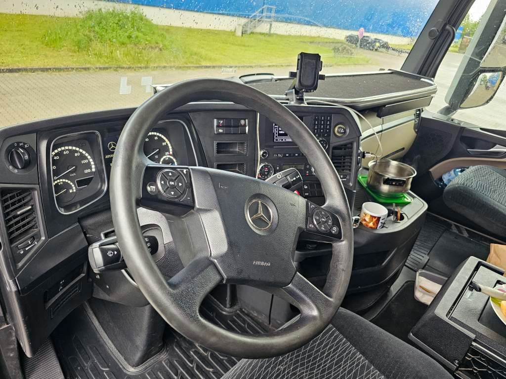 Fahrzeugabbildung Mercedes-Benz 1843 LL mit Hubsattelkupplung + Retarder