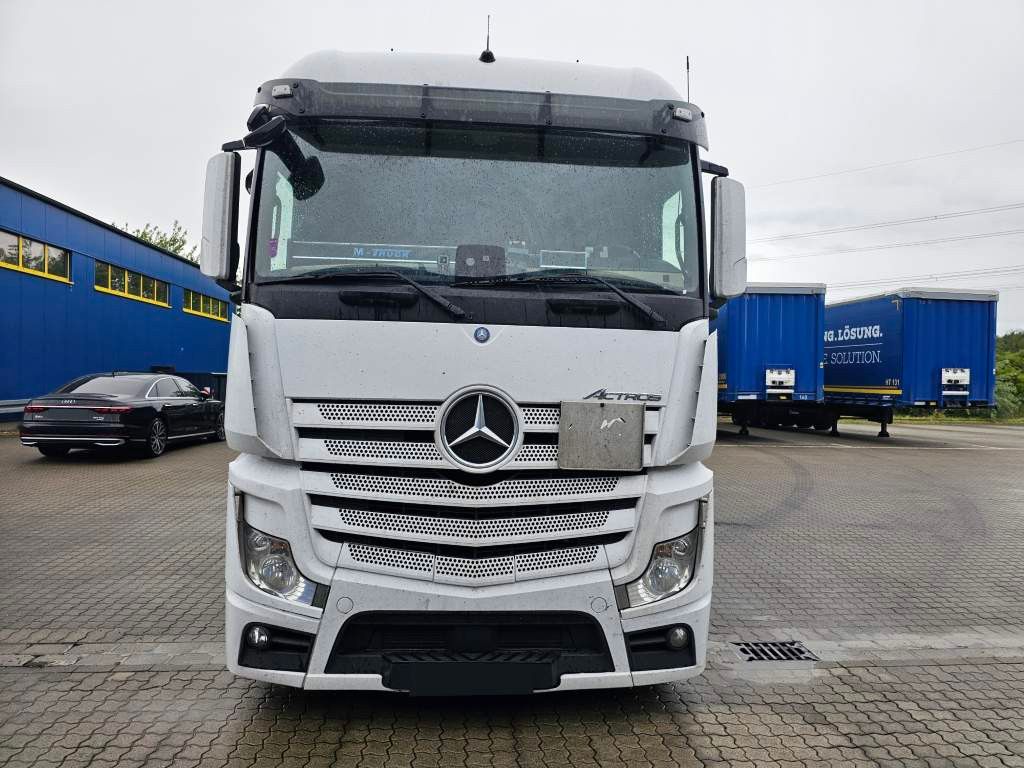 Fahrzeugabbildung Mercedes-Benz 1843 LL mit Hubsattelkupplung + Retarder