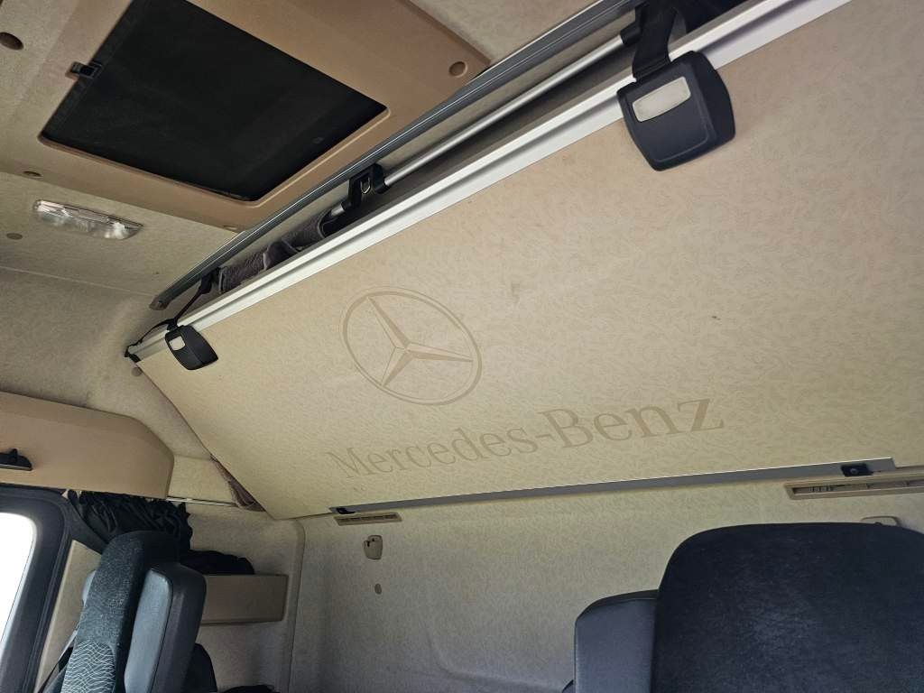 Fahrzeugabbildung Mercedes-Benz 1843 LL mit Hubsattelkupplung + Retarder