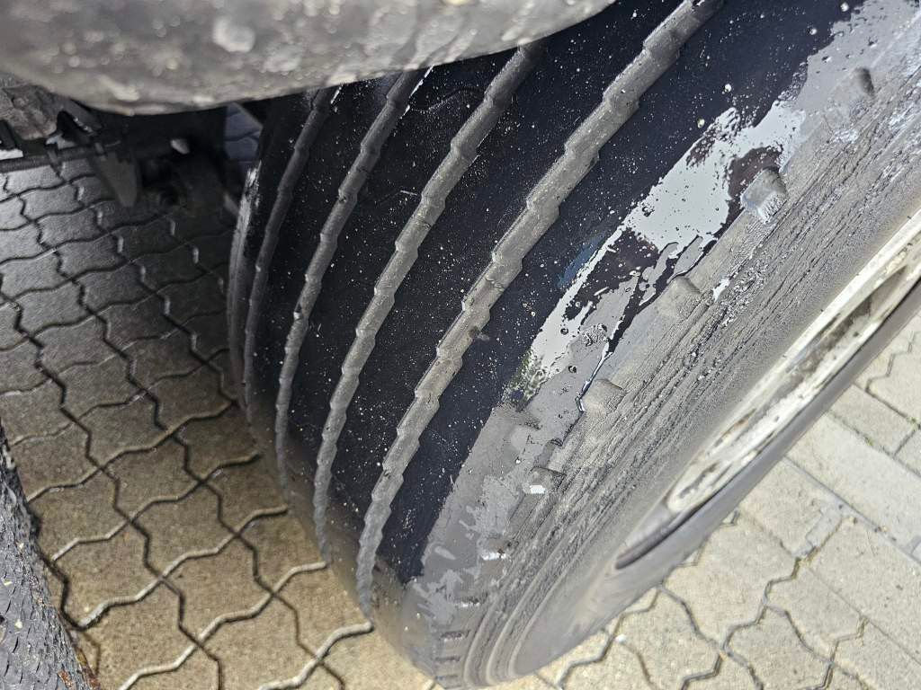 Fahrzeugabbildung Mercedes-Benz 1843 LL mit Hubsattelkupplung + Retarder