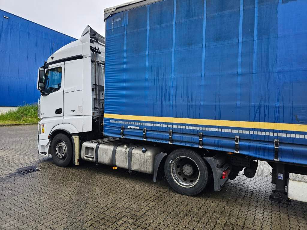 Fahrzeugabbildung Mercedes-Benz 1843 LL mit Hubsattelkupplung + Retarder