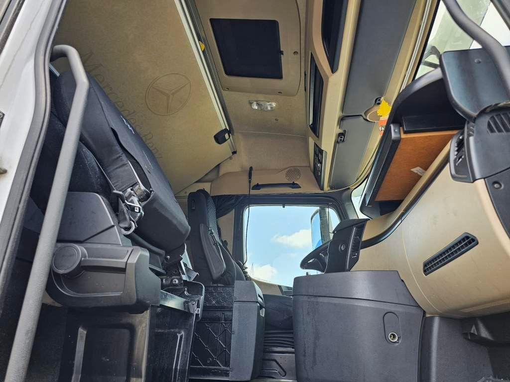 Fahrzeugabbildung Mercedes-Benz 1843 LL, Hubsattelkupplung, 2 Tanks,Retarder