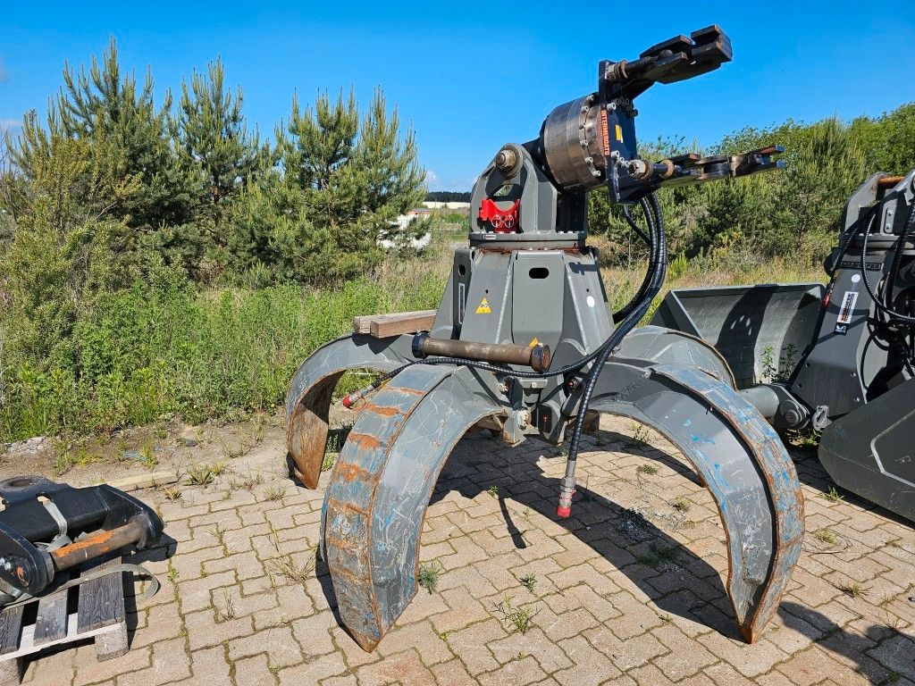 Fahrzeugabbildung Fuchs mobiler Ladekran 380/390MHL mit div.Anbaugeräten
