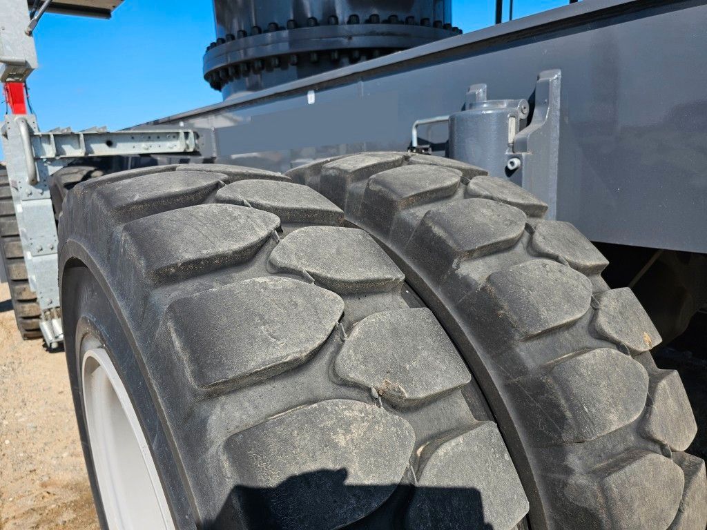Fahrzeugabbildung Fuchs mobiler Ladekran 380/390MHL mit div.Anbaugeräten