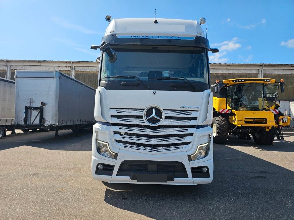Fahrzeugabbildung Mercedes-Benz 1851 Giga Space, 2 Kreis Hydraulik, Retarder
