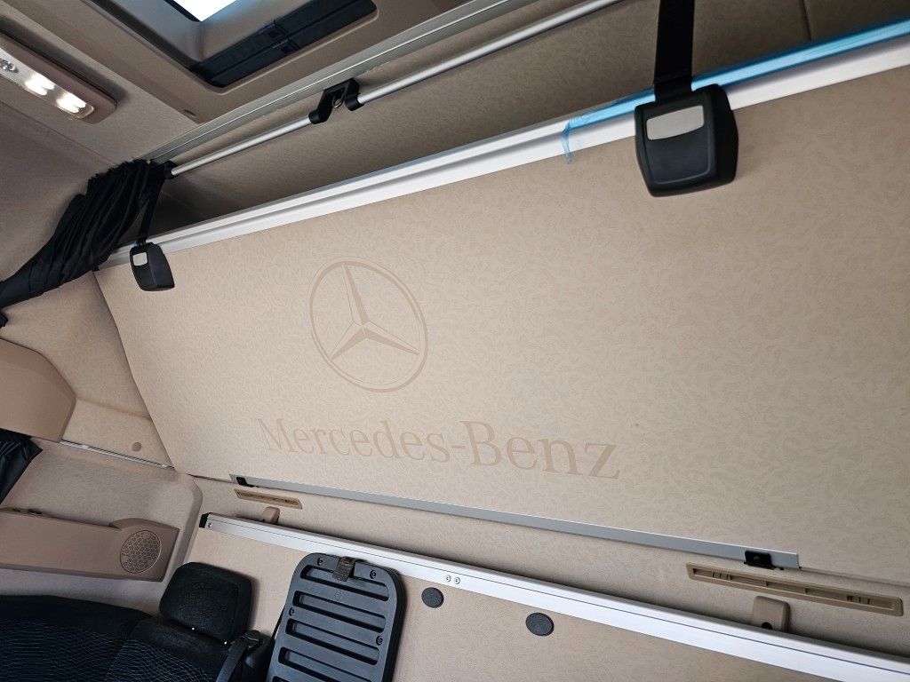 Fahrzeugabbildung Mercedes-Benz 1851 Giga Space, 2 Kreis Hydraulik, Retarder