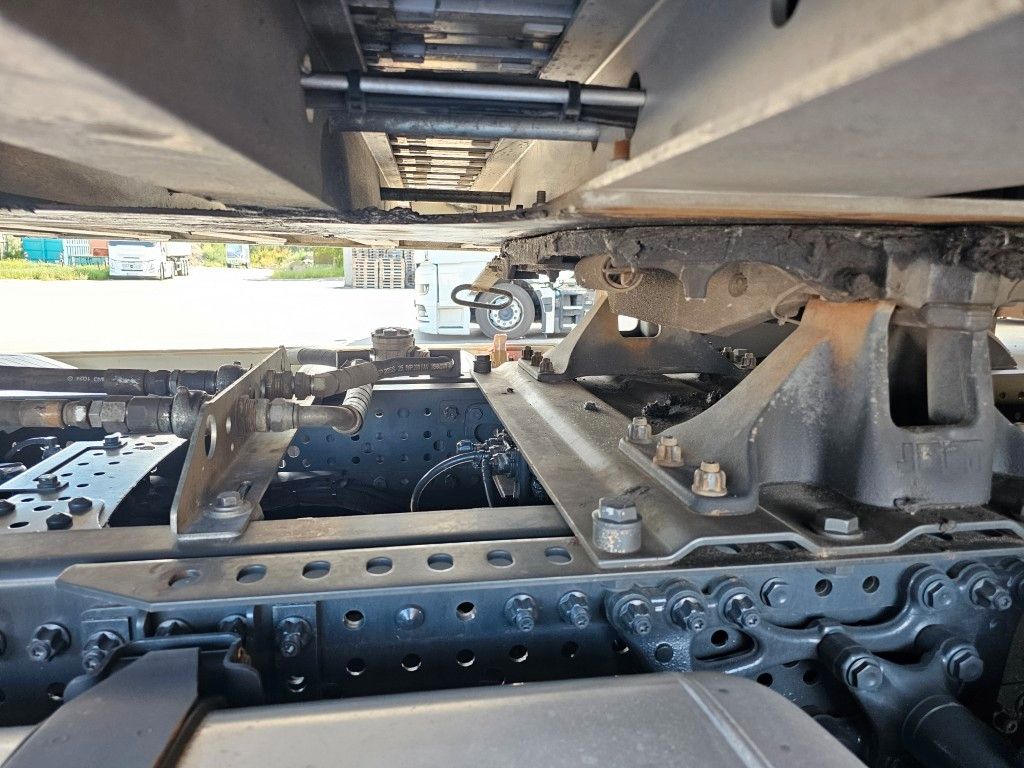 Fahrzeugabbildung Mercedes-Benz 1851 Giga Space, 2 Kreis Hydraulik, Retarder