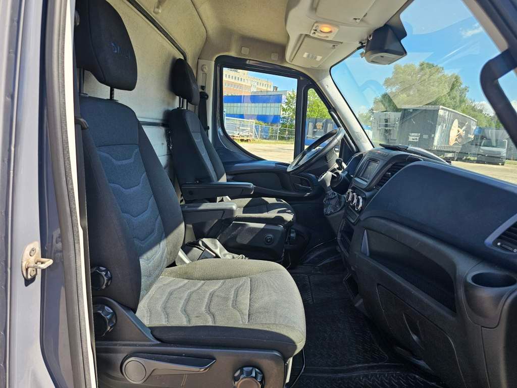 Fahrzeugabbildung Iveco 35S16 Koffer mit Faltplane, Ladebordwand
