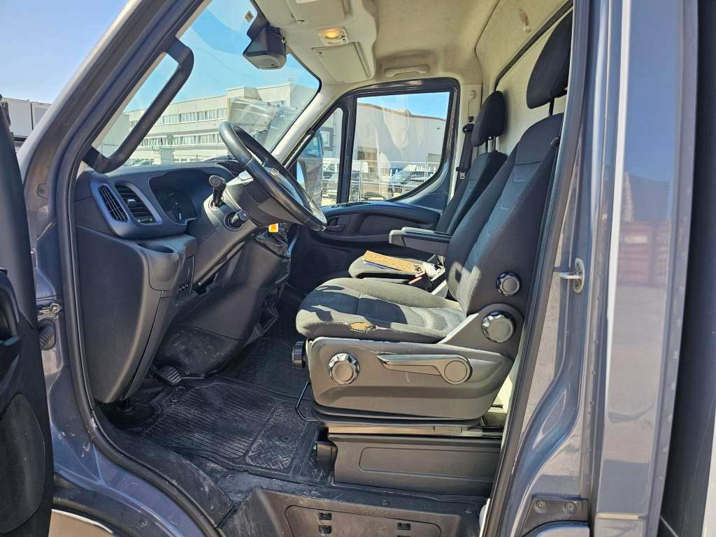 Fahrzeugabbildung Iveco 35S16 Koffer mit Faltplane, Ladebordwand