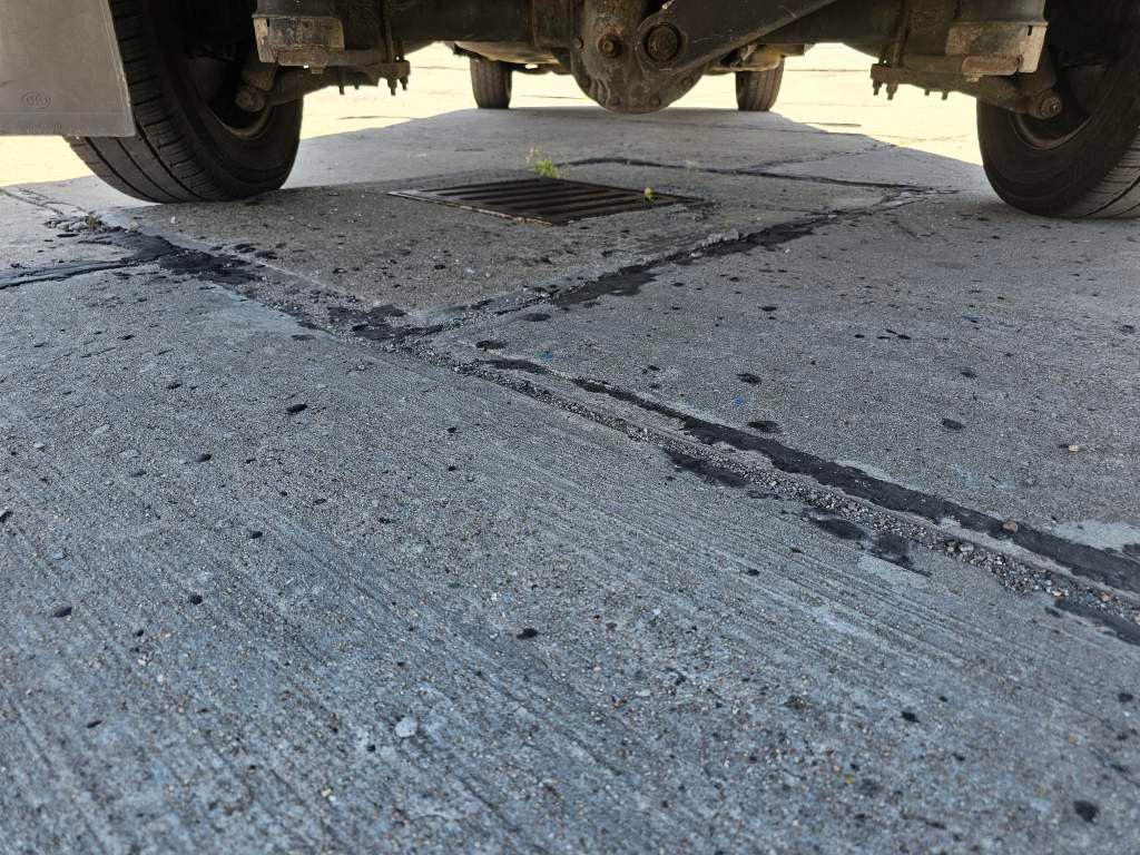 Fahrzeugabbildung Iveco 35S16 Koffer mit Faltplane, Ladebordwand
