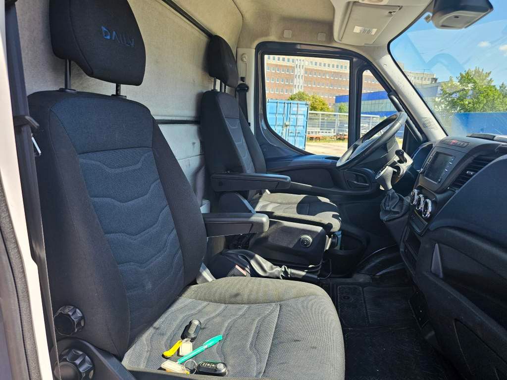 Fahrzeugabbildung Iveco 35S16 Koffer mit Faltplabne, LBW, Tempomat, Luft