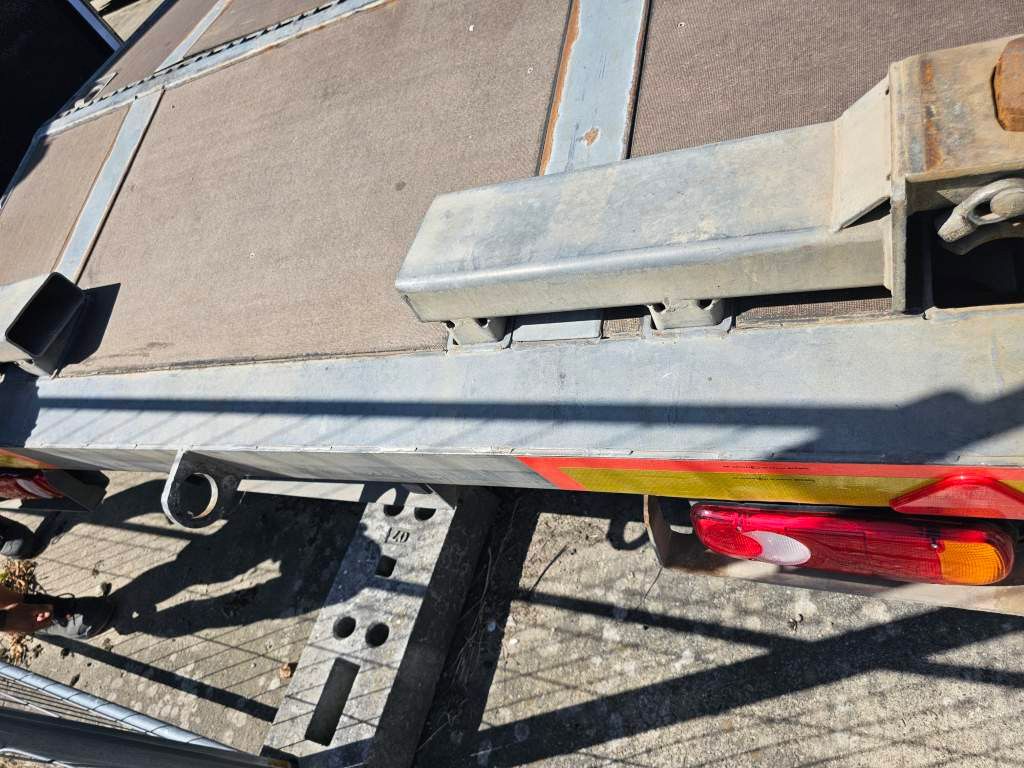Fahrzeugabbildung Hiebenthal Tieflader mit Containerverriegelung