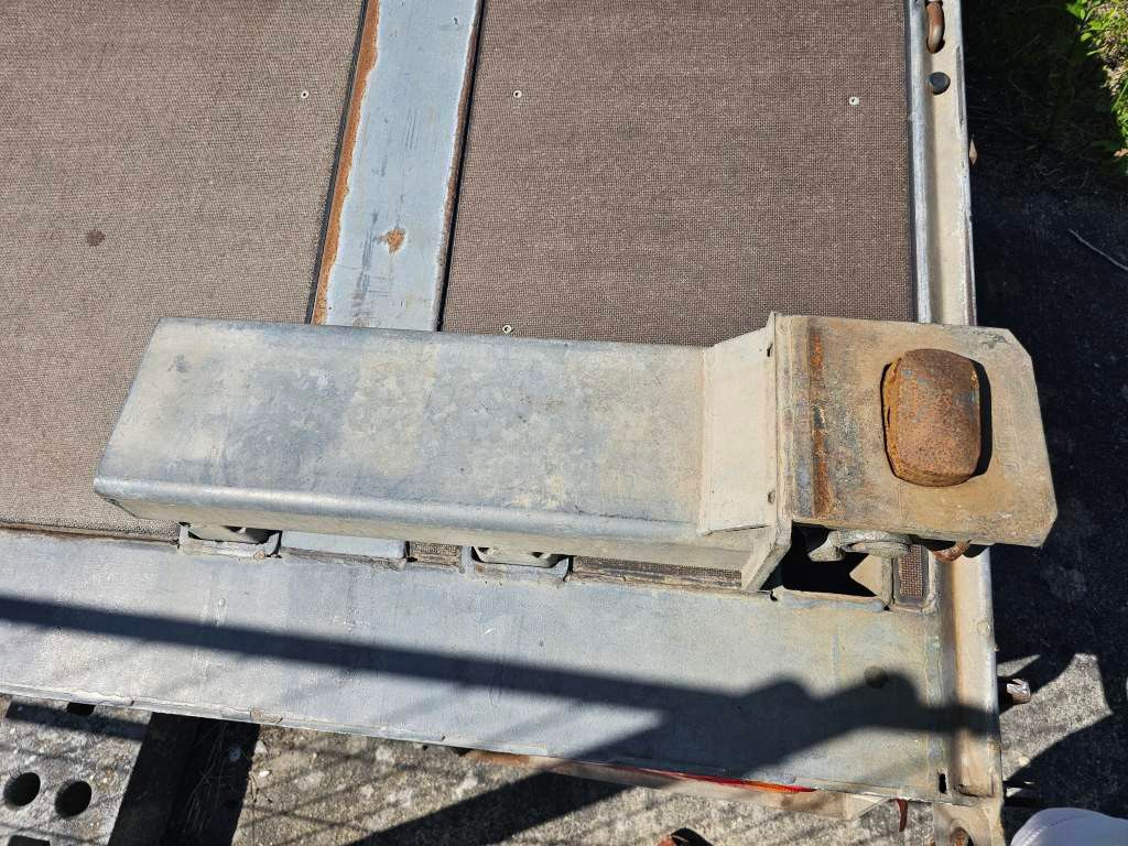 Fahrzeugabbildung Hiebenthal Tieflader mit Containerverriegelung