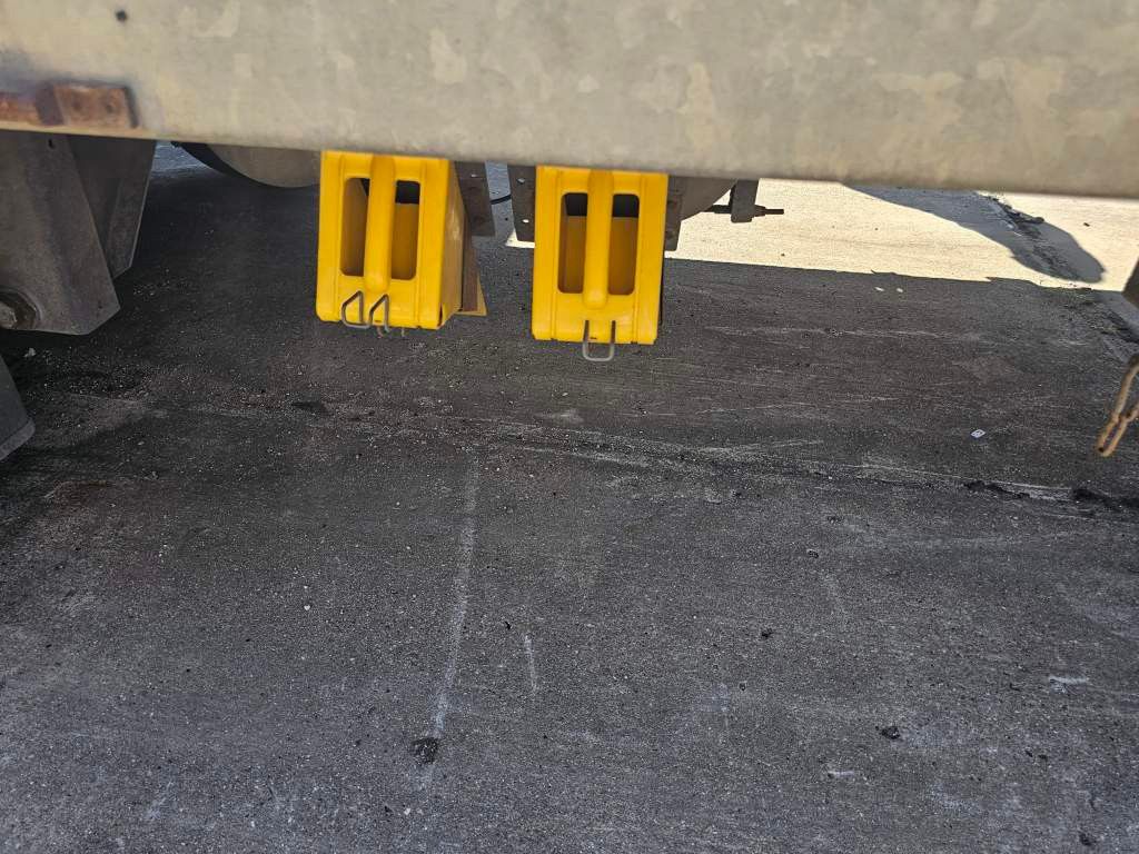 Fahrzeugabbildung Hiebenthal Tieflader mit Containerverriegelung