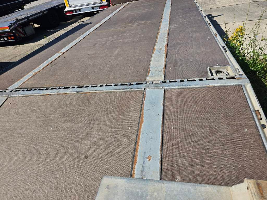 Fahrzeugabbildung Hiebenthal Tieflader mit Containerverriegelung