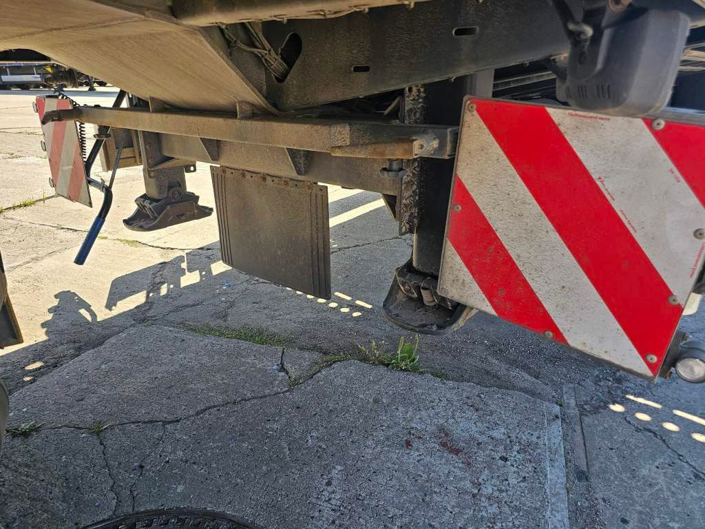 Fahrzeugabbildung HRD Palteau., teleskopierbar 4 m, Steckrungen