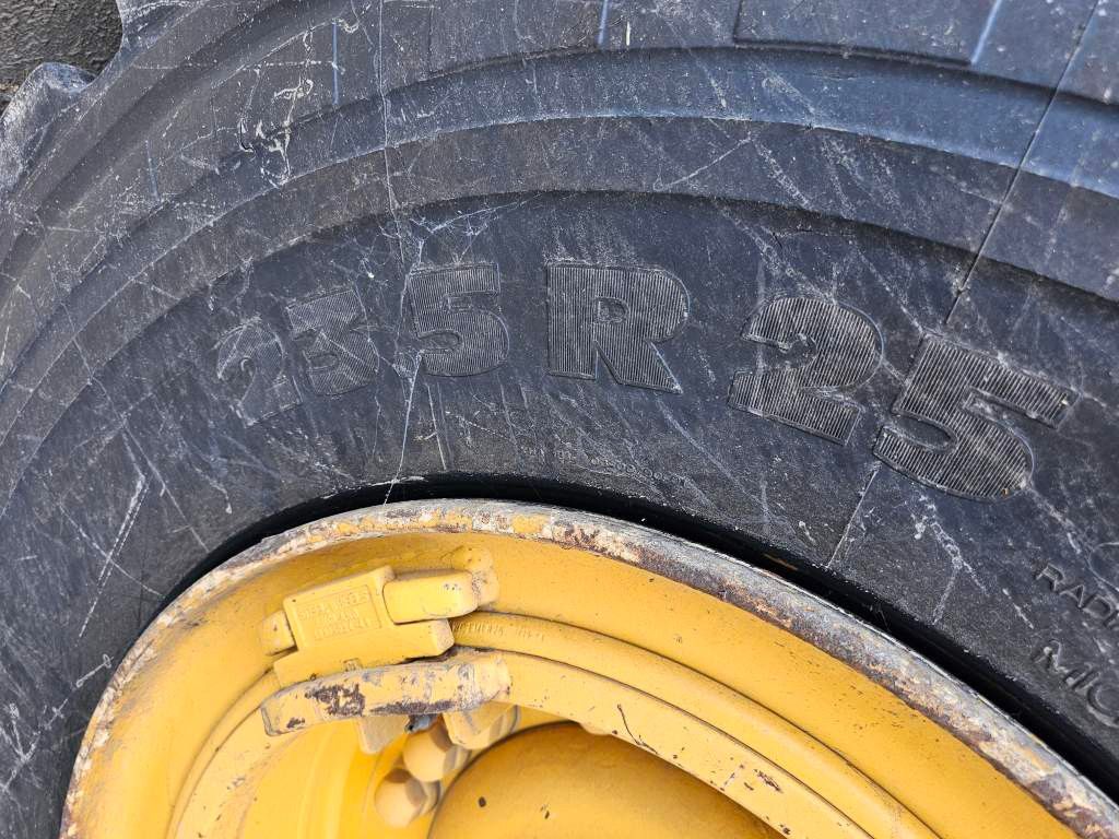 Fahrzeugabbildung Volvo L110H Optishift Hochkippschaufel Hardox+2weitere