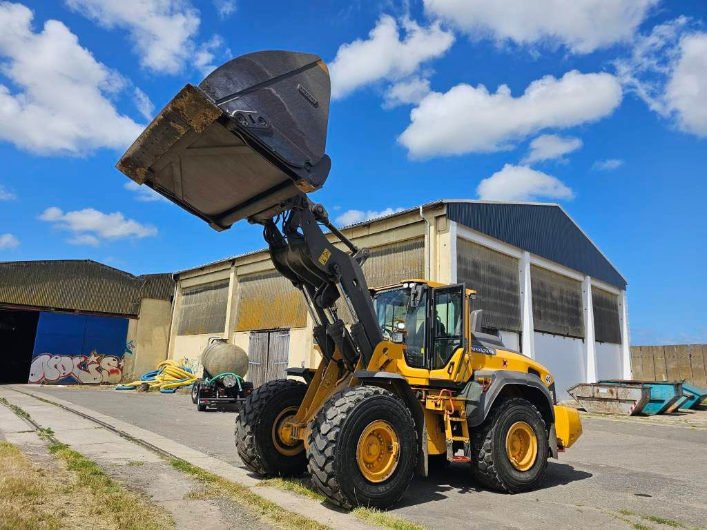 Fahrzeugabbildung Volvo L110H Optishift Hochkippschaufel Hardox+2weitere