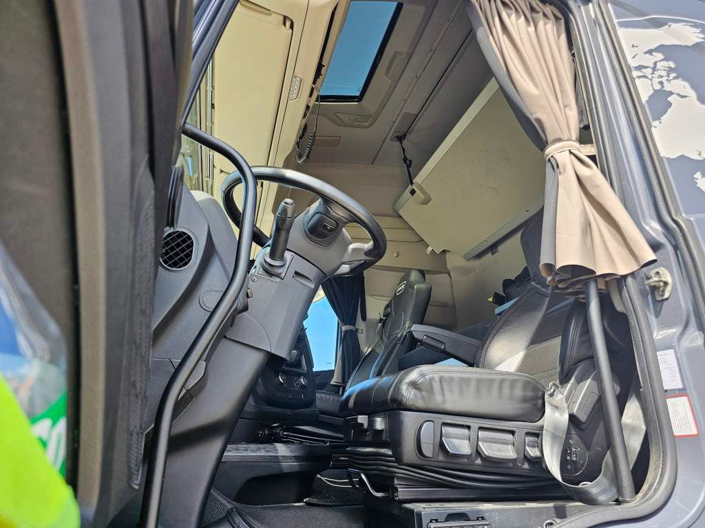 Fahrzeugabbildung Iveco 570 LL S-Way, Blitzer, Retarder, Leder