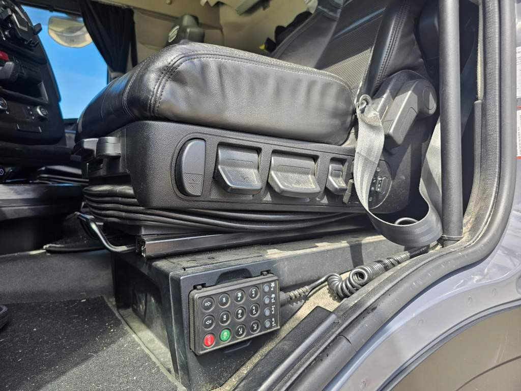 Fahrzeugabbildung Iveco 570 LL S-Way, Blitzer, Retarder, Leder