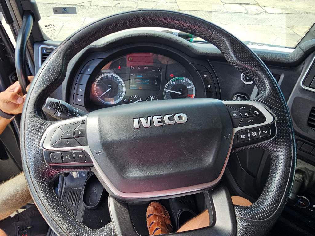 Fahrzeugabbildung Iveco 570 LL S-Way, Blitzer, Retarder, Leder