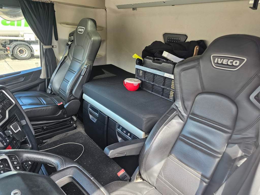 Fahrzeugabbildung Iveco 570 LL S-Way, Blitzer, Retarder, Leder