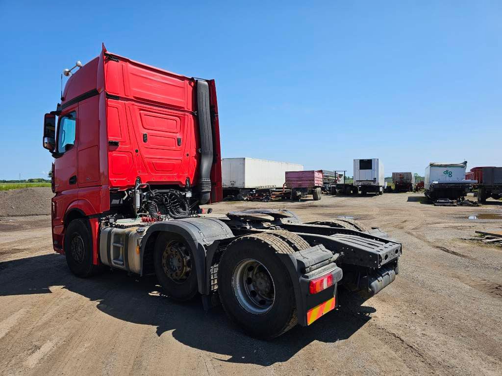 Fahrzeugabbildung Mercedes-Benz 2542 6x2 Sattelzugmaschine, 2. Achse Lift