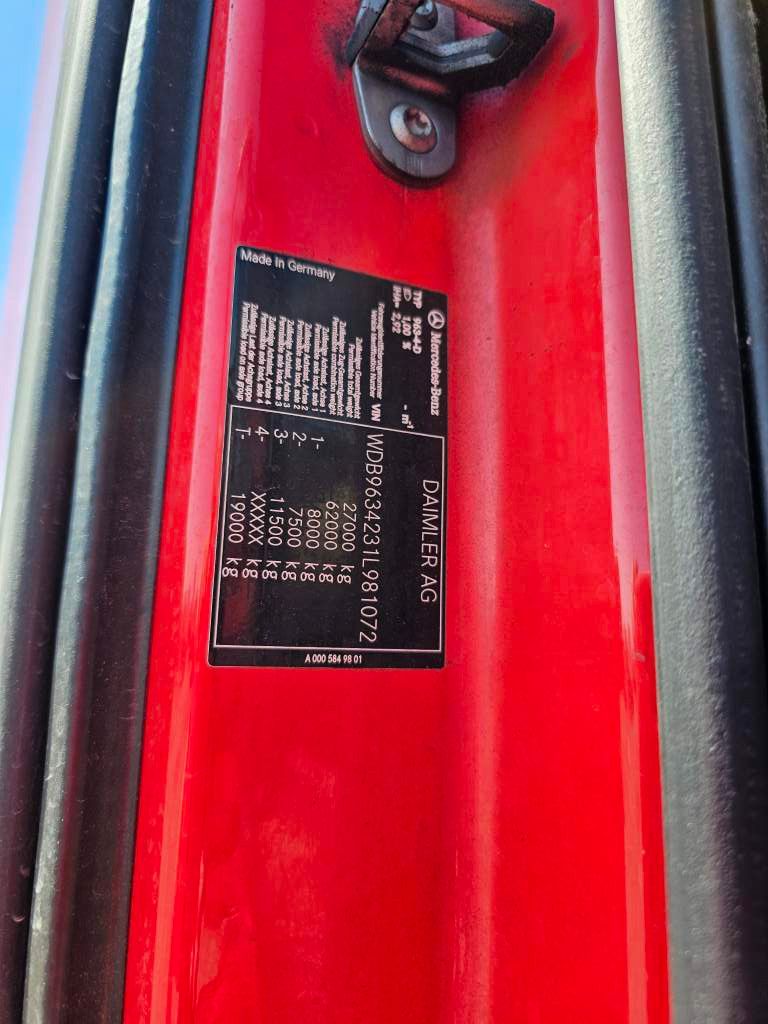 Fahrzeugabbildung Mercedes-Benz 2542 6x2 Sattelzugmaschine, 2. Achse Lift
