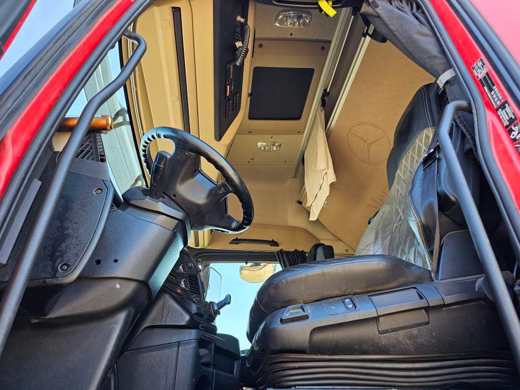 Fahrzeugabbildung Mercedes-Benz 2542 6x2 Sattelzugmaschine, 2. Achse Lift