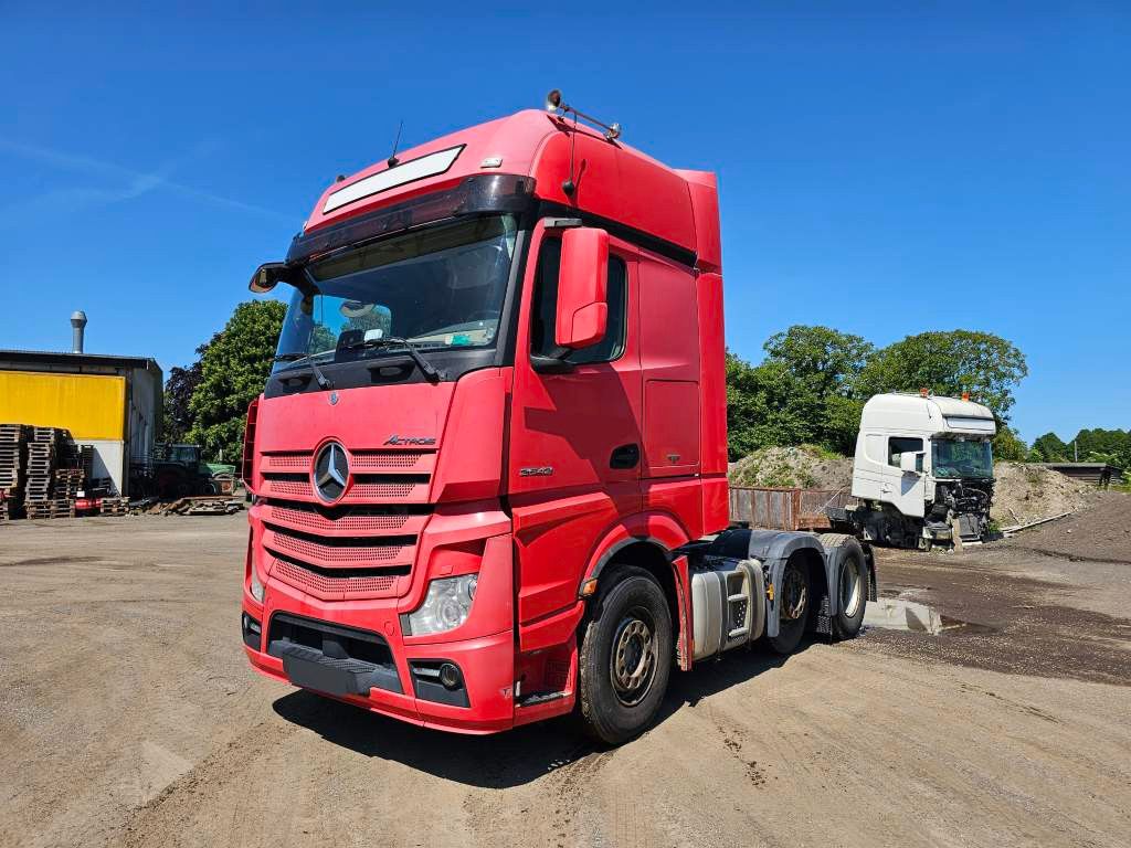 Fahrzeugabbildung Mercedes-Benz 2542 6x2 Sattelzugmaschine, 2. Achse Lift