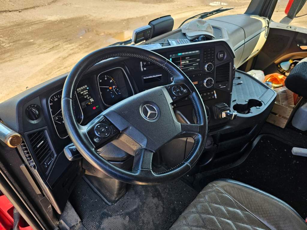 Fahrzeugabbildung Mercedes-Benz 2542 6x2 Sattelzugmaschine, 2. Achse Lift