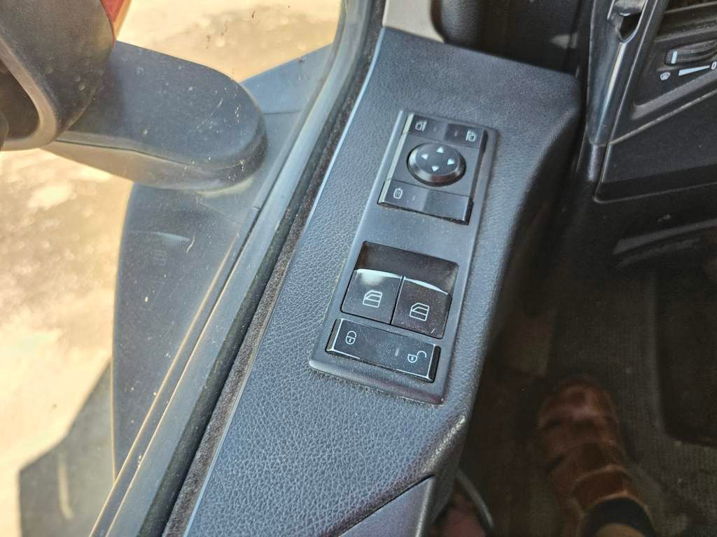 Fahrzeugabbildung Mercedes-Benz 2542 6x2 Sattelzugmaschine, 2. Achse Lift