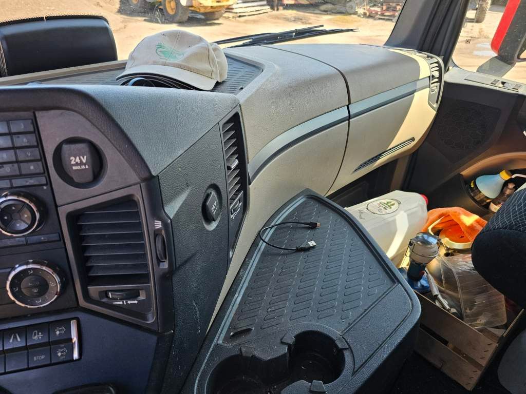Fahrzeugabbildung Mercedes-Benz 2542 6x2 Sattelzugmaschine, 2. Achse Lift