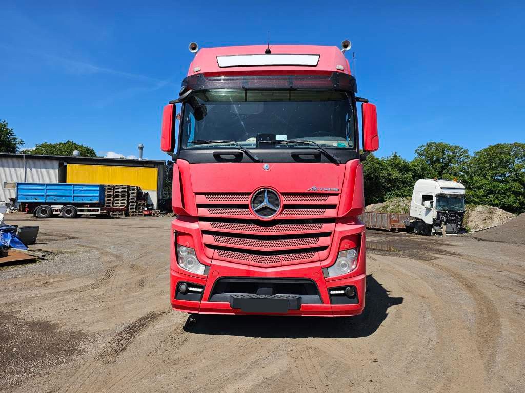Fahrzeugabbildung Mercedes-Benz 2542 6x2 Sattelzugmaschine, 2. Achse Lift