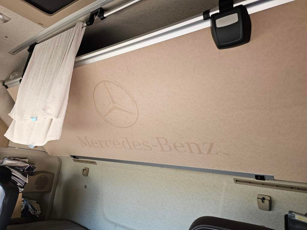 Fahrzeugabbildung Mercedes-Benz 2542 6x2 Sattelzugmaschine, 2. Achse Lift