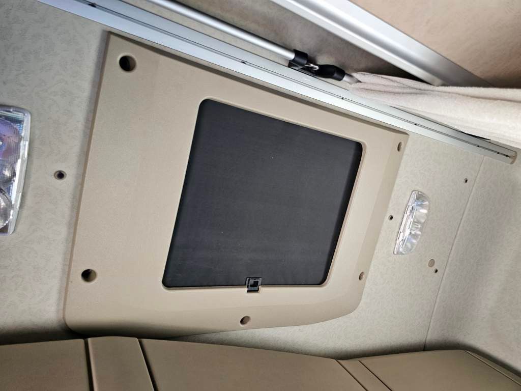 Fahrzeugabbildung Mercedes-Benz 2542 6x2 Sattelzugmaschine, 2. Achse Lift