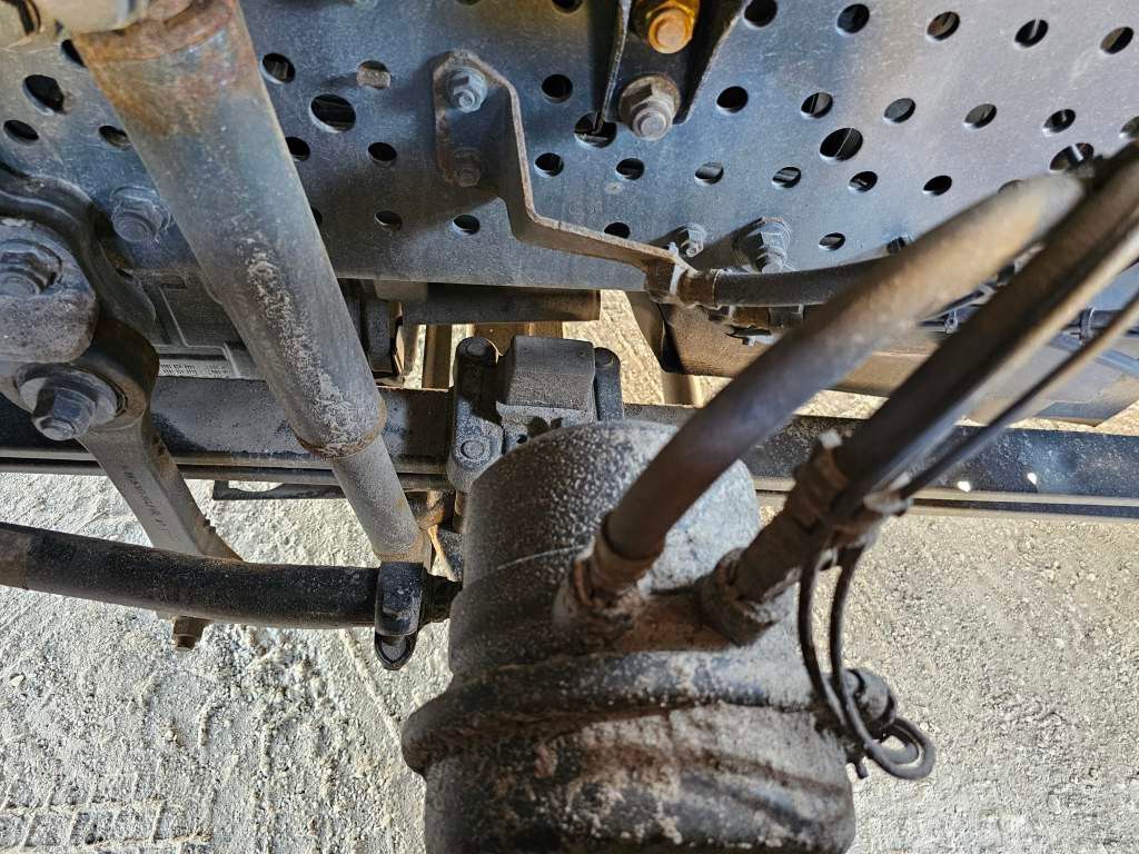 Fahrzeugabbildung Mercedes-Benz 2542 6x2 Sattelzugmaschine, 2. Achse Lift