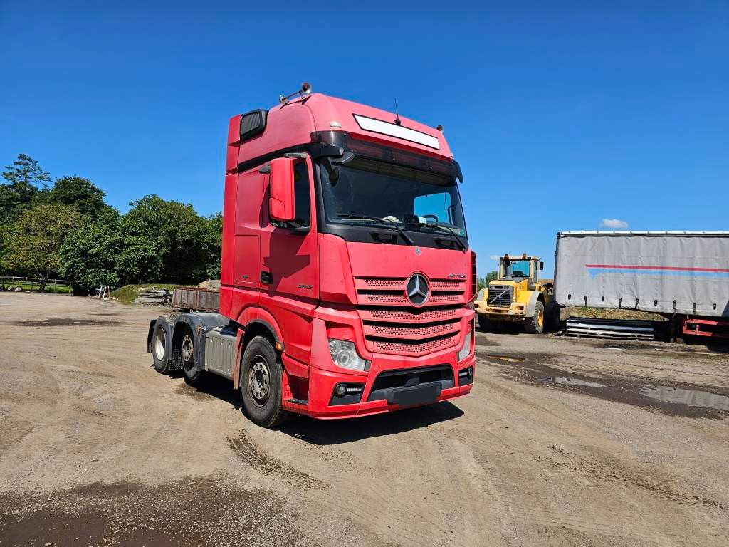Fahrzeugabbildung Mercedes-Benz 2542 6x2 Sattelzugmaschine, 2. Achse Lift